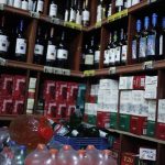 Mayoria de chilenos cree que es fácil para menores de edad comprar bebidas con alcohol